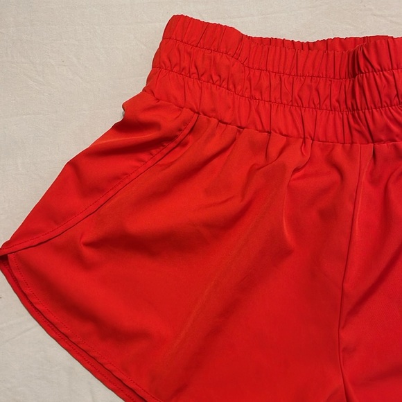 High waisted athletic shorts - Picture 2 of 3